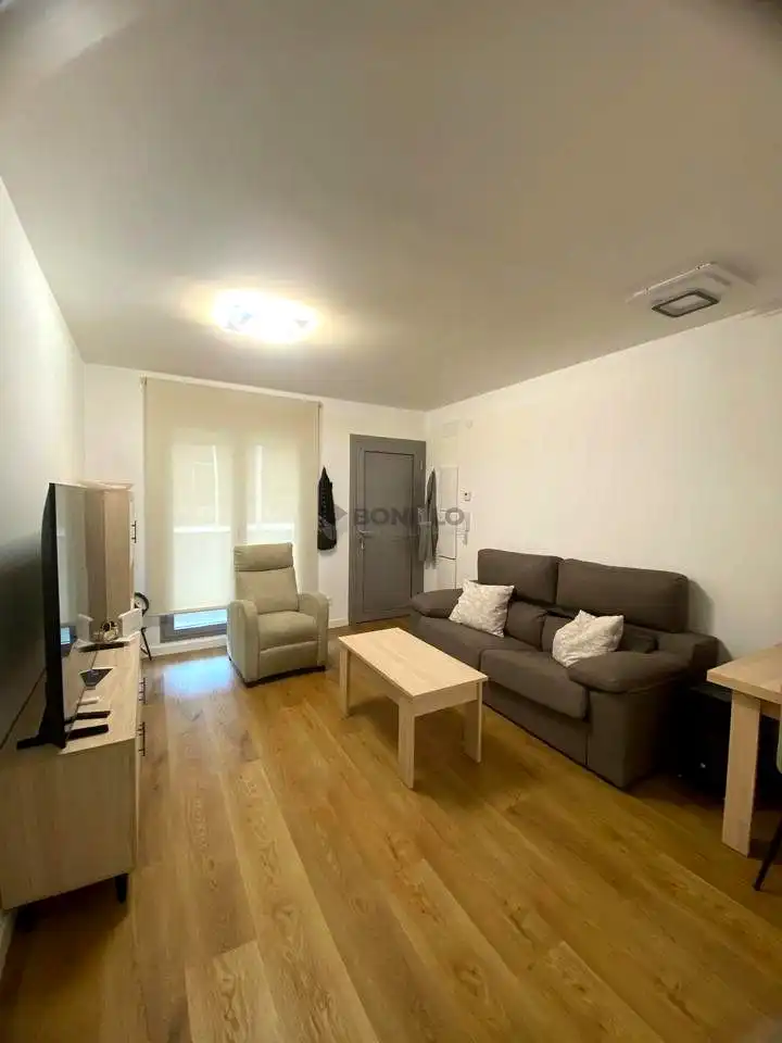 Sala de estar de Estudio en venta en Teruel con Calefacción, Trastero y Amueblado