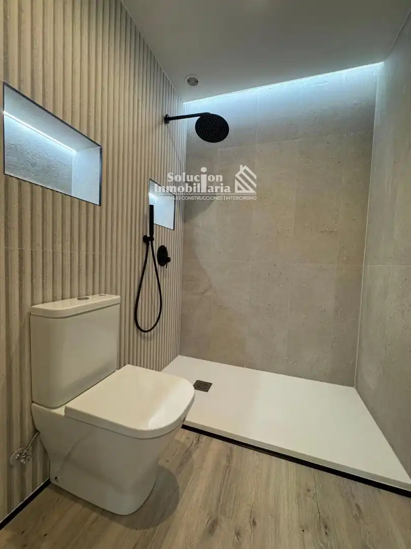 Bathroom of Flat for sale in Salamanca  with Heating, Terrace and Balcony