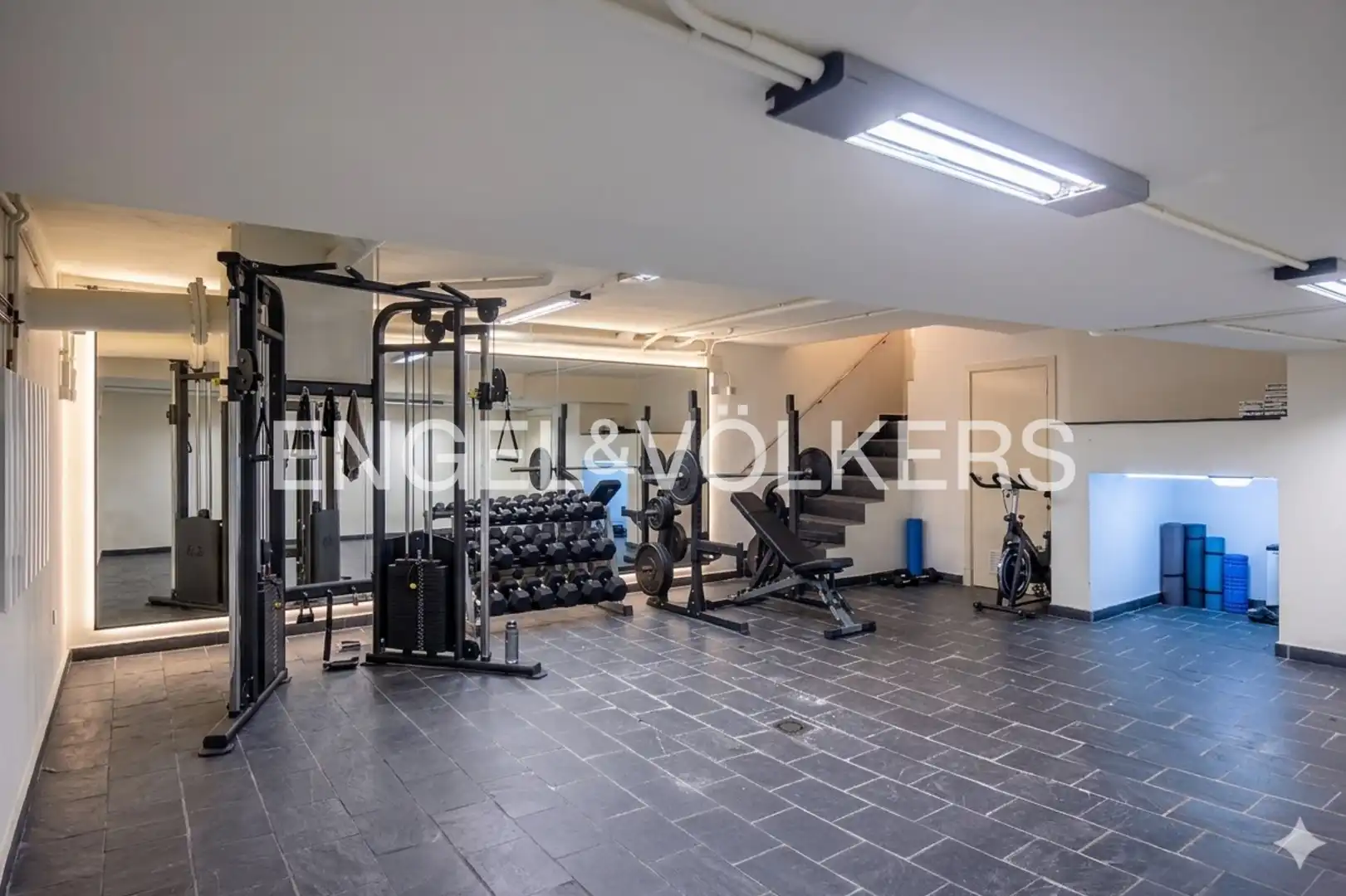 Houses for sale in Sevilla  with Air Conditioner, Heating and Storage room
