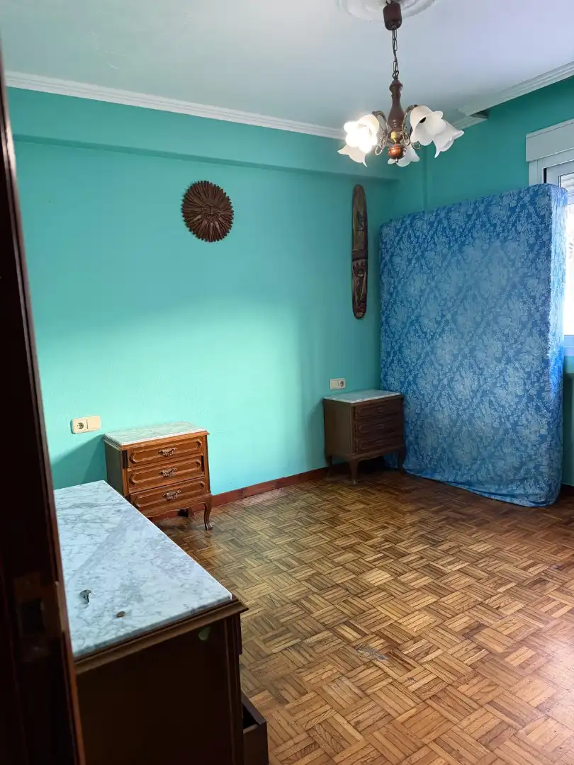 Schlafzimmer von Wohnung zum Verkauf in Santiago de Compostela  mit Heizung, Parkett und Abstellraum