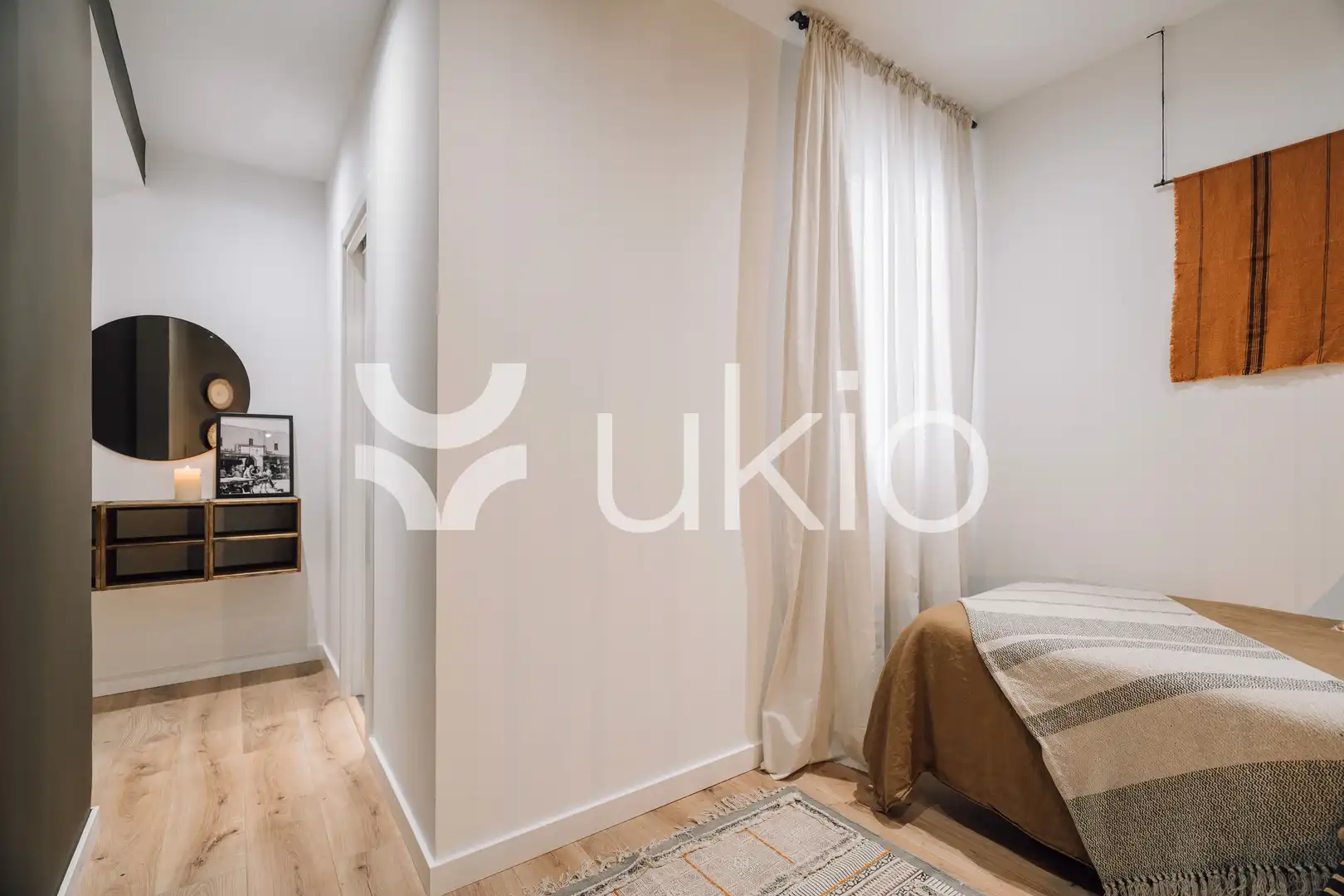 Dormitori de Apartament de lloguer en Barcelona amb Aire condicionat, Calefacció i Moblat