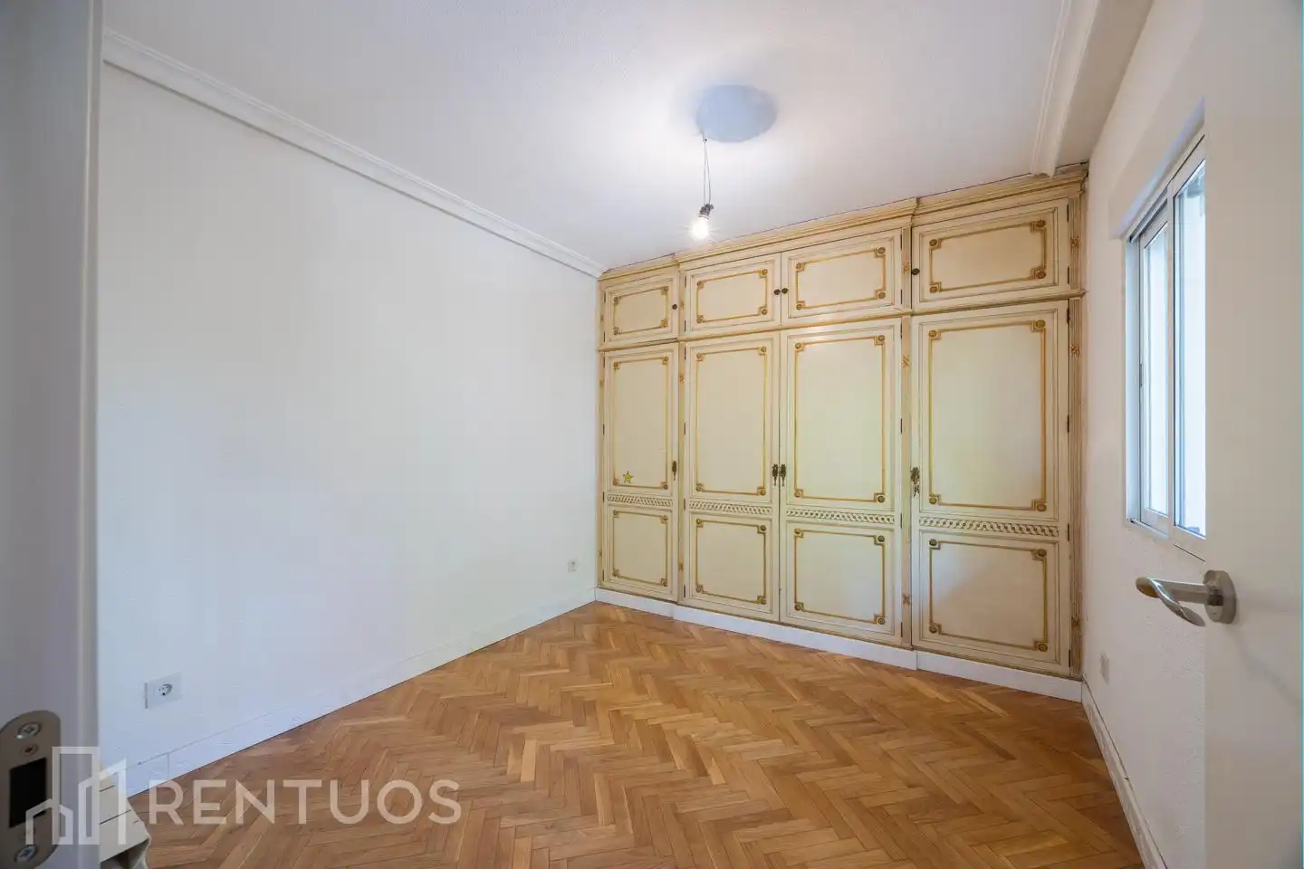 Flat for rent in Calle Parque de Cabañeros, Parque Lisboa - La Paz