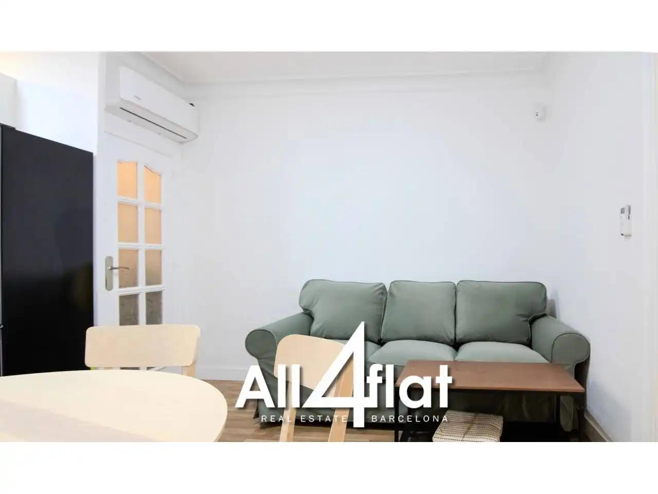 Sala d'estar de Pis de lloguer en L'Hospitalet de Llobregat amb Aire condicionat, Calefacció i Moblat