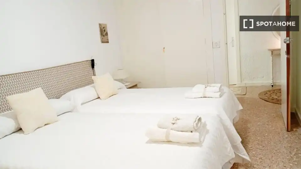 Schlafzimmer von Wohnung zur untervermieten in Almería mit Klimaanlage, Heizung und Möbliert