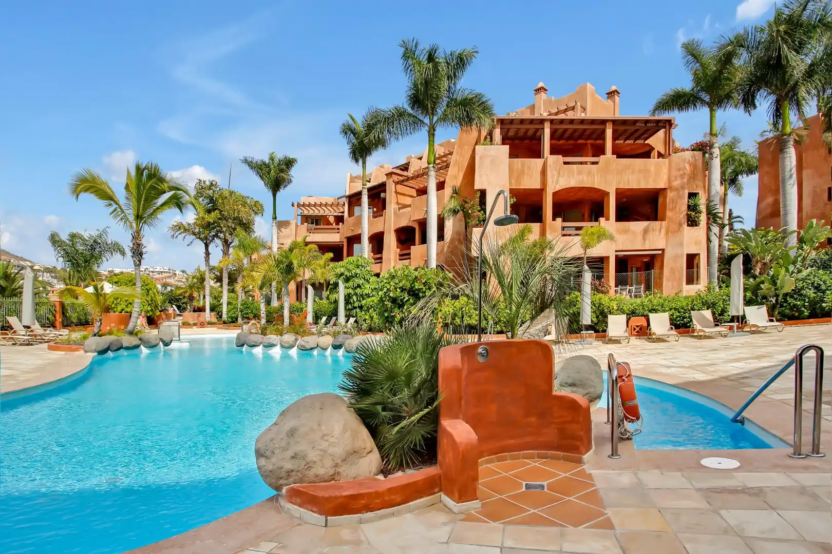 Vista exterior de Apartamento de alquiler en Arona con Terraza, Amueblado y Piscina comunitaria