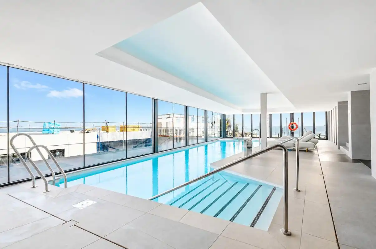 Schwimmbecken von Erdgeschoss zum Verkauf in Fuengirola mit Heizung, Terrasse und Abstellraum