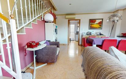 Living room of Single-family semi-detached for sale in Riba-roja de Túria  with Air Conditioner, Terrace and Balcony