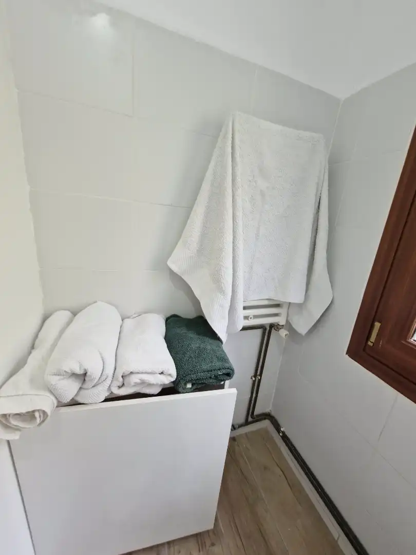 Badezimmer von Wohnung zur Miete in Alonsotegi mit Heizung, Möbliert und Ofen