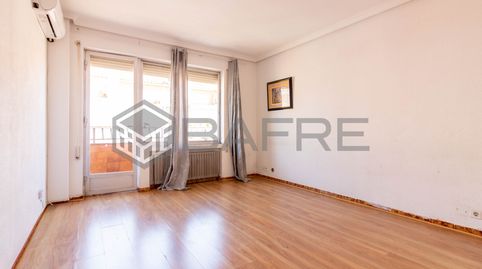 Foto 3 de Piso en venta en Calle de Ferroviarios, Almendrales, Madrid Capital