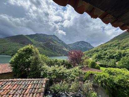 Vista exterior de Casa o xalet en venda en Caso amb Terrassa i Balcó