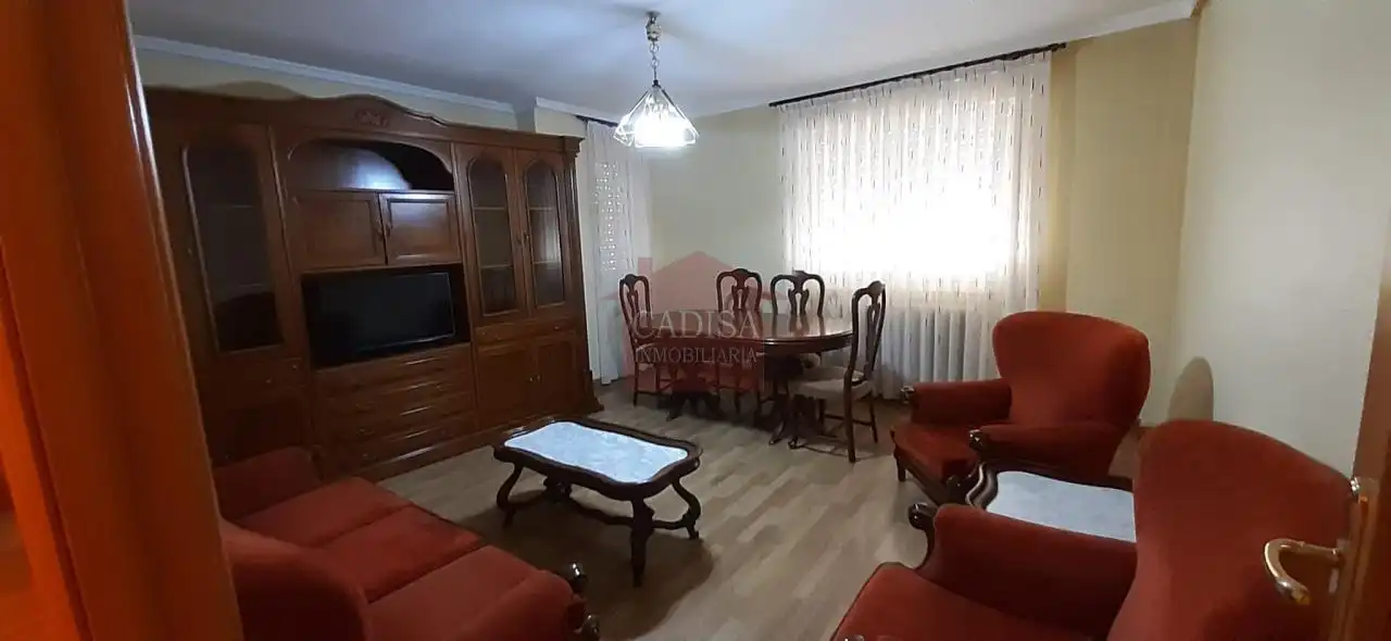 Flat with lift to rent in San Bernardo - Carmelitas - Campus