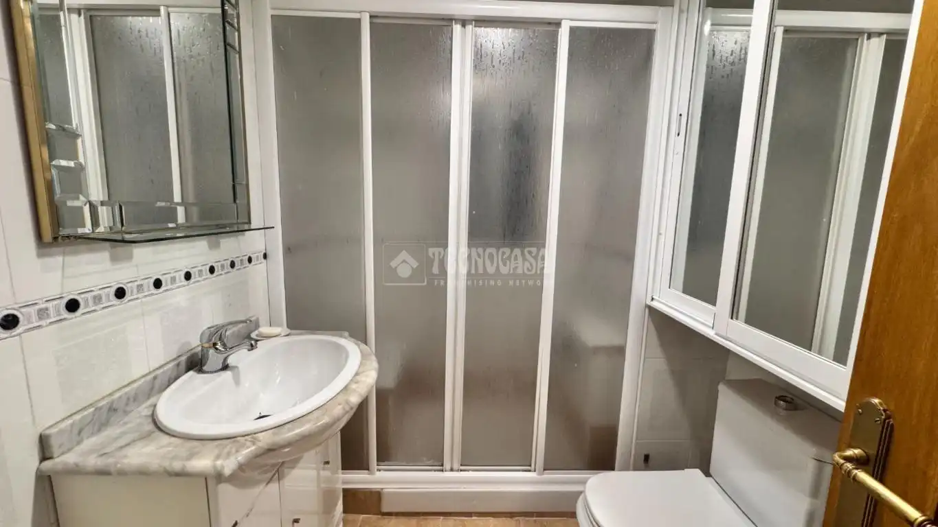 Baño de Piso en venta en Alcobendas con Calefacción y Terraza