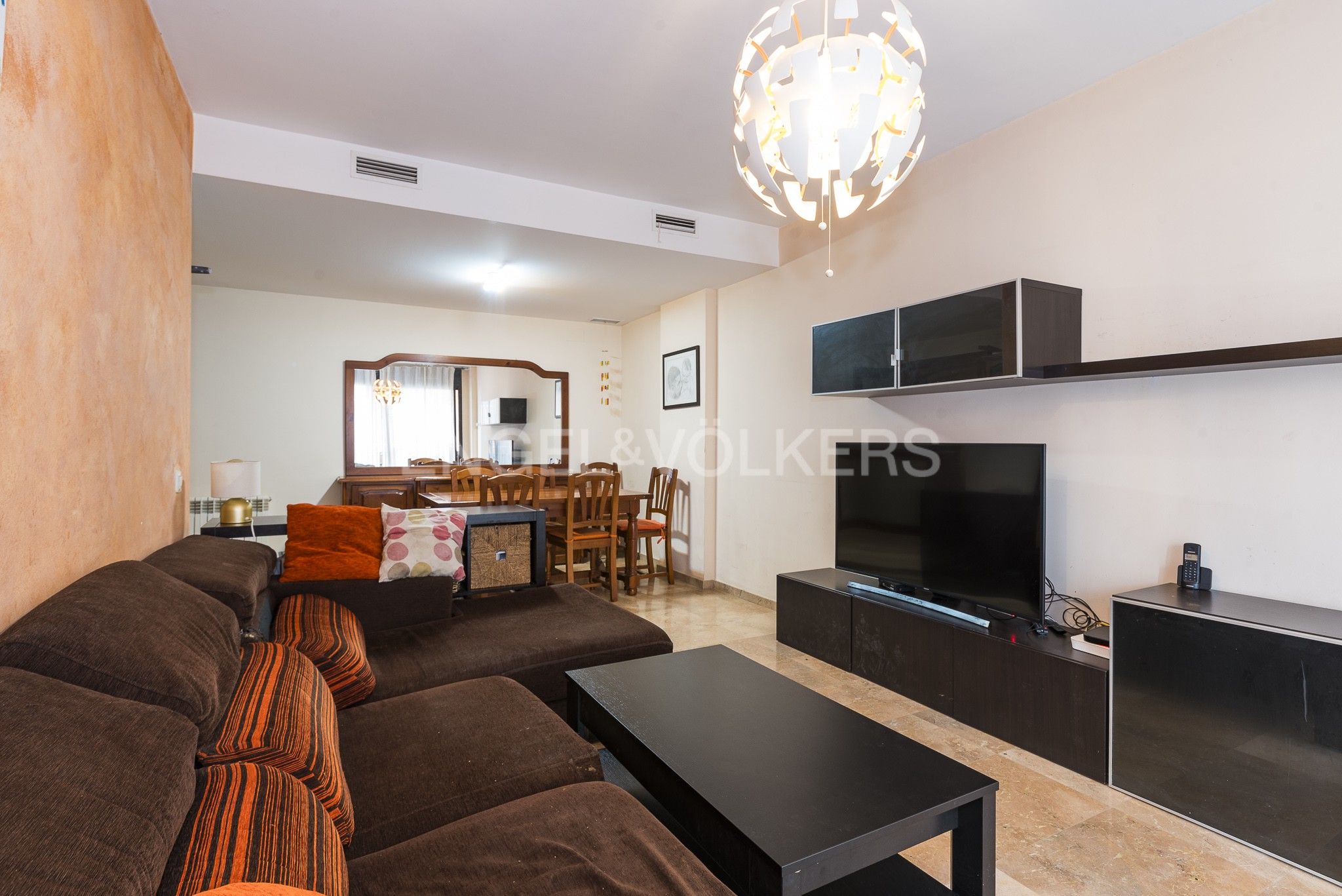 Sala de estar de Apartamento en venta en Vilanova i la Geltrú con Calefacción, Parquet y Terraza