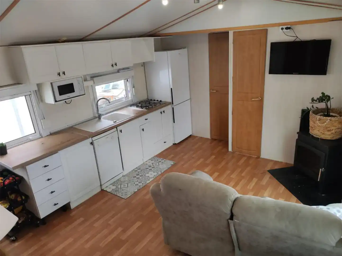 Cocina de Apartamento en venta en Felix con Amueblado, Microondas y TV