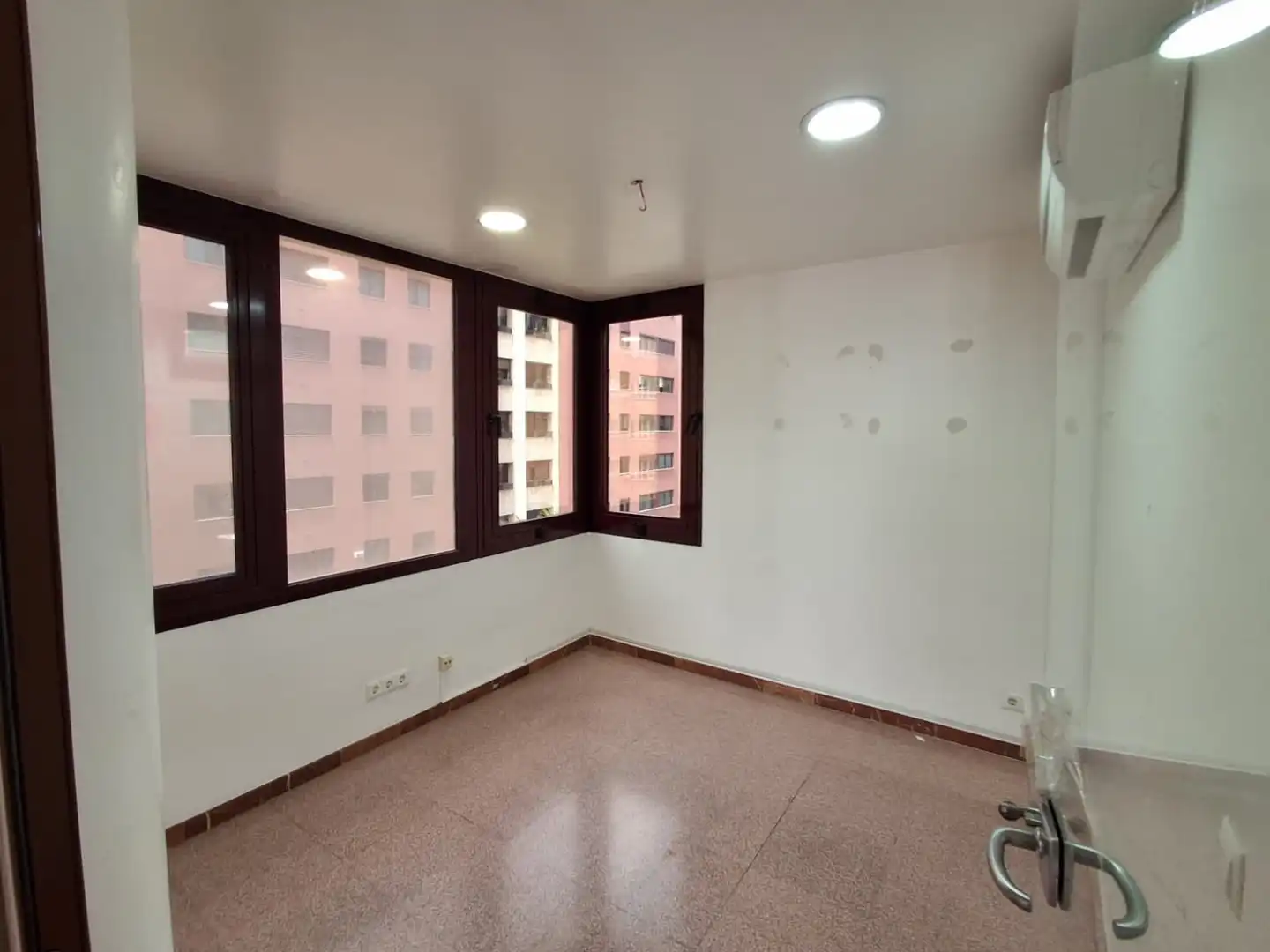 Büro zur Miete in Las Palmas de Gran Canaria mit Klimaanlage und Heizung