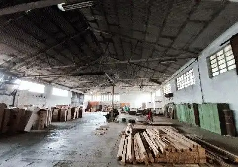 Vista exterior de Nau industrial en venda en Hacinas