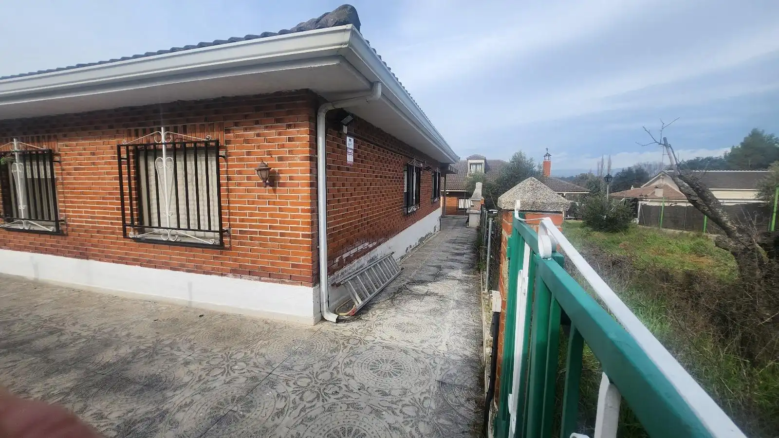 Außenansicht von Residential zum Verkauf in Hormigos