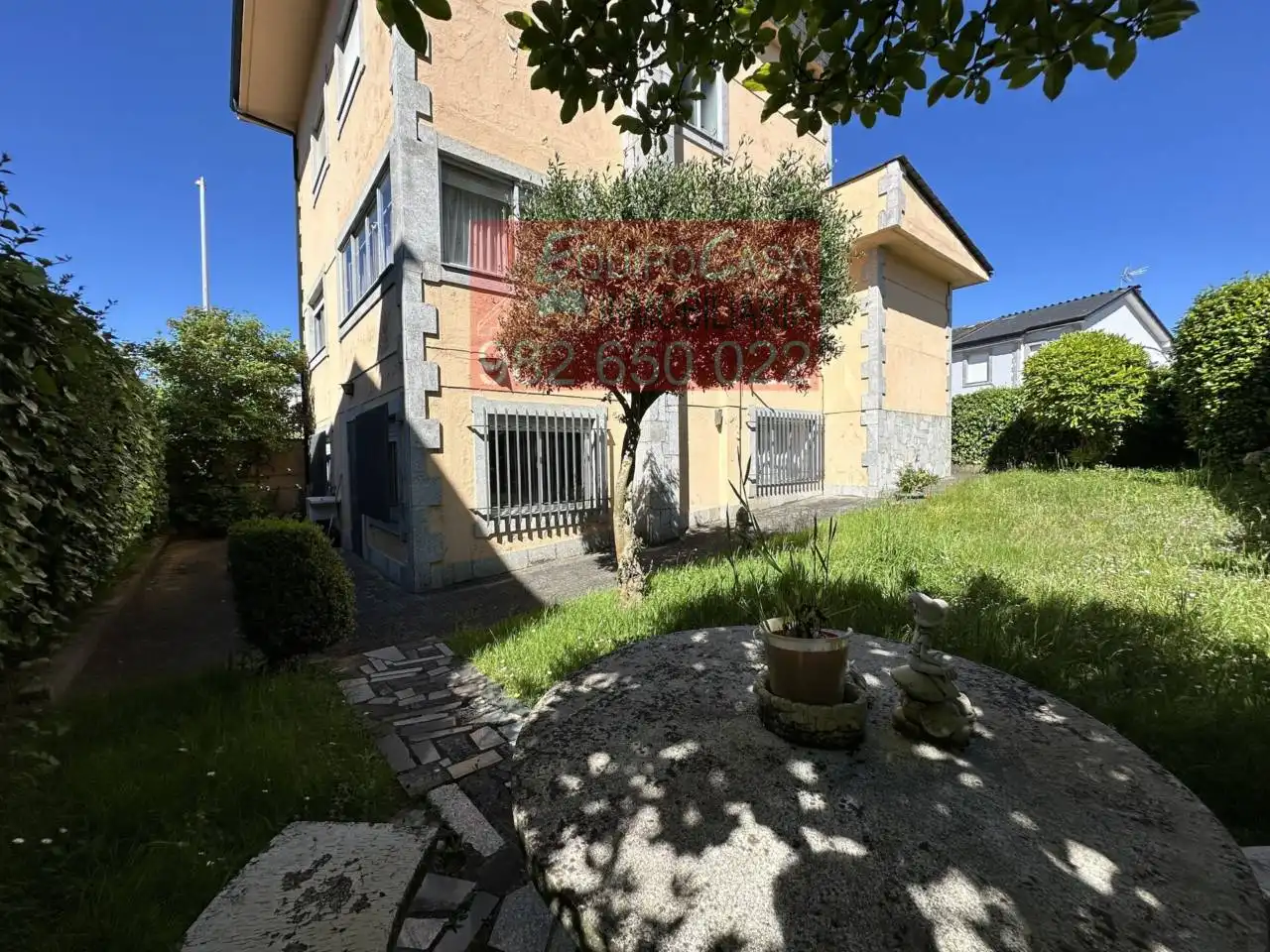 Vista exterior de Casa o xalet en venda en Lugo amb Calefacció, Jardí privat i Parquet