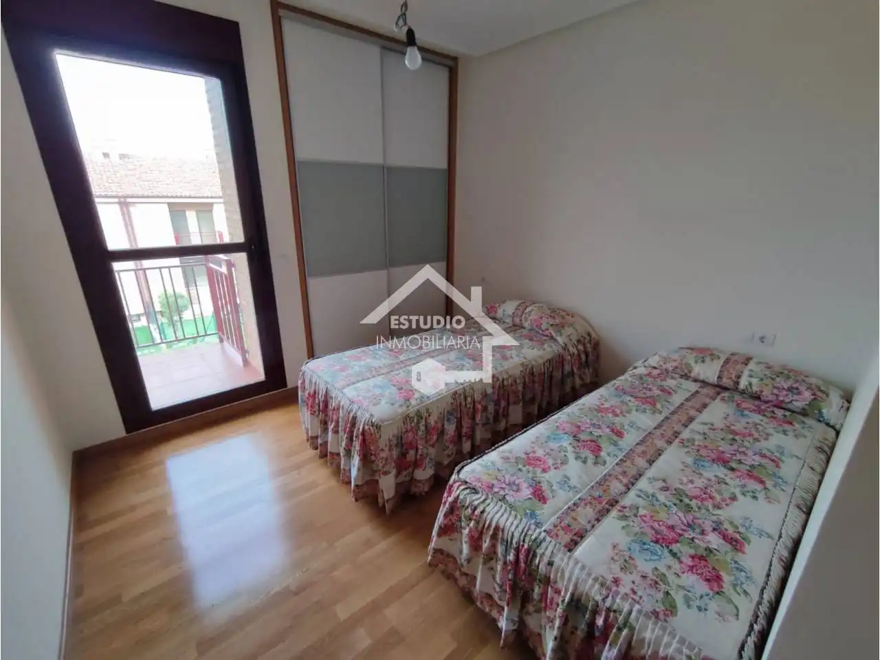 Bedroom of Detached homes for sale in Canillas de Río Tuerto  with Heating, Parquet flooring and Terrace