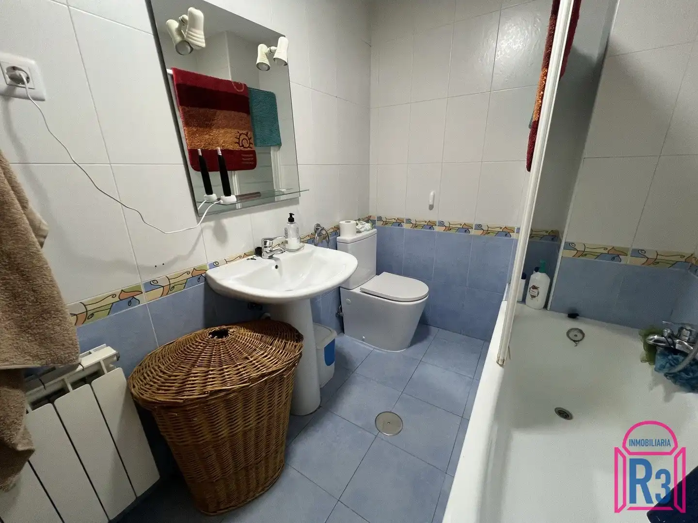 Bany de Apartament en venda en Villaquilambre amb Calefacció, Terrassa i Traster