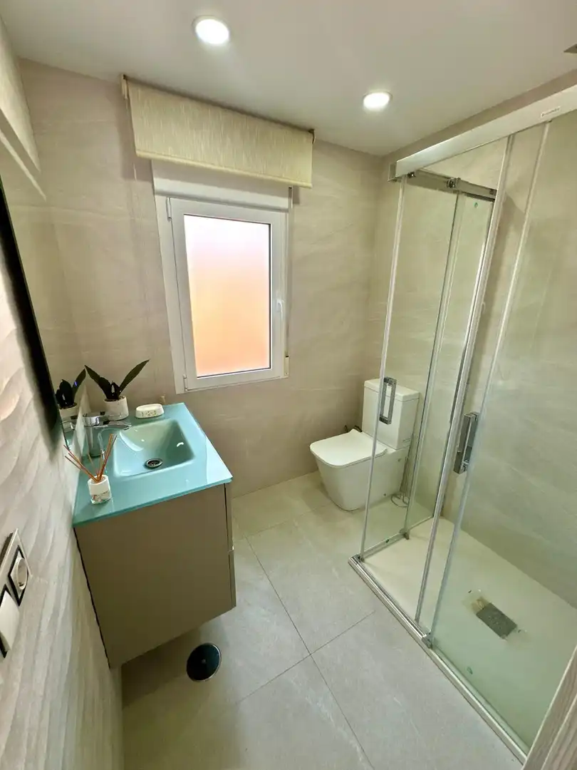 Bany de Casa o xalet en venda en Alicante / Alacant amb Aire condicionat, Jardí privat i Terrassa
