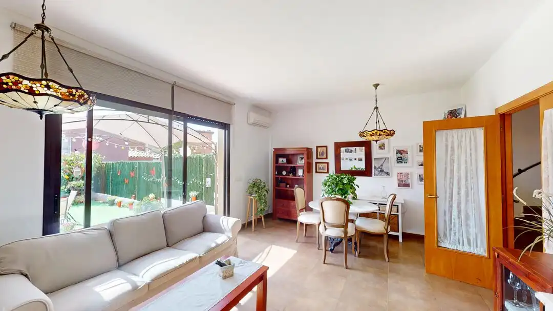 Adossat amb jardí en venda a Vall-llobrega, imagen 7