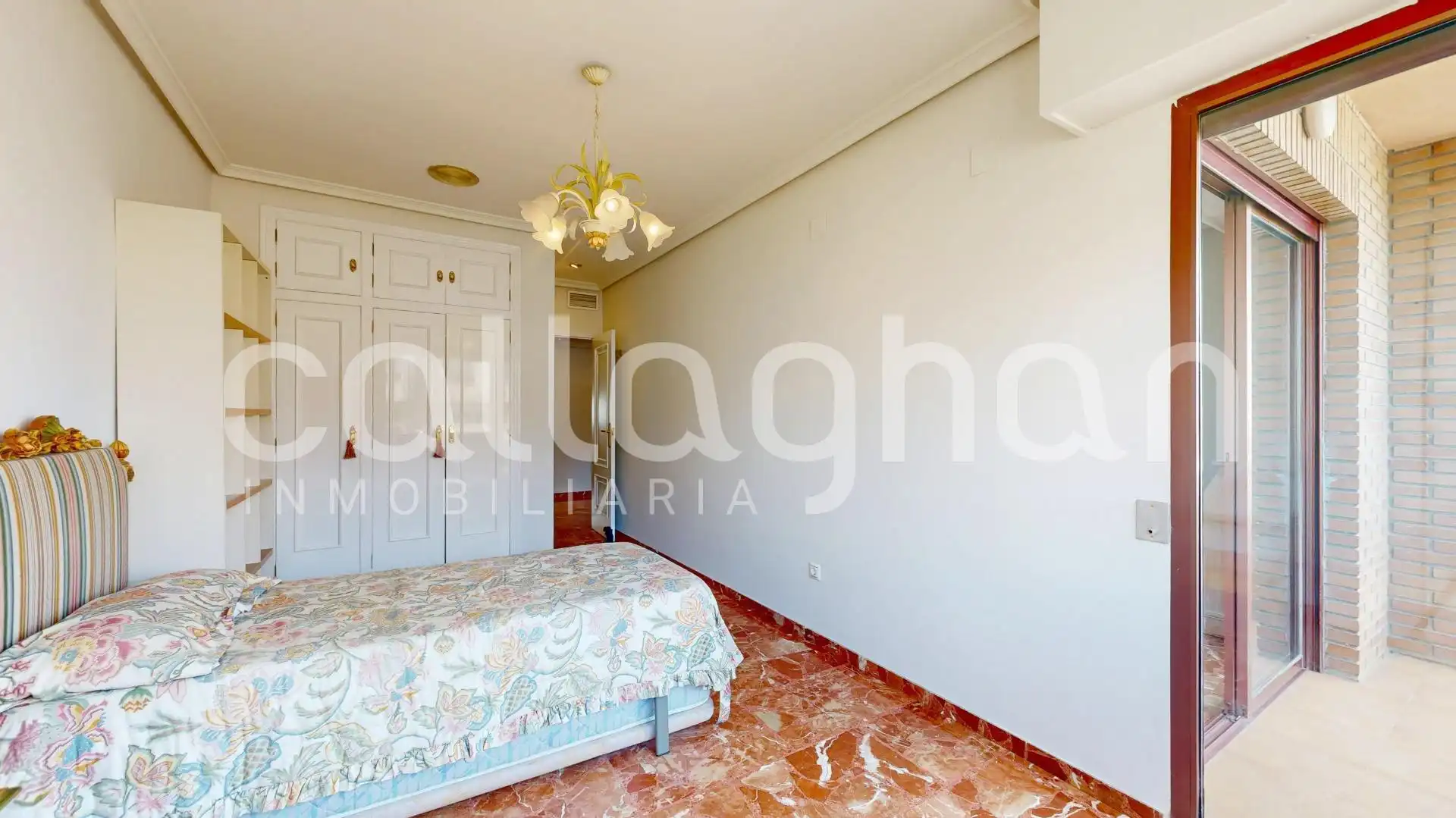 Piso en venta en Valencia con Calefacción, Terraza y Balcón
