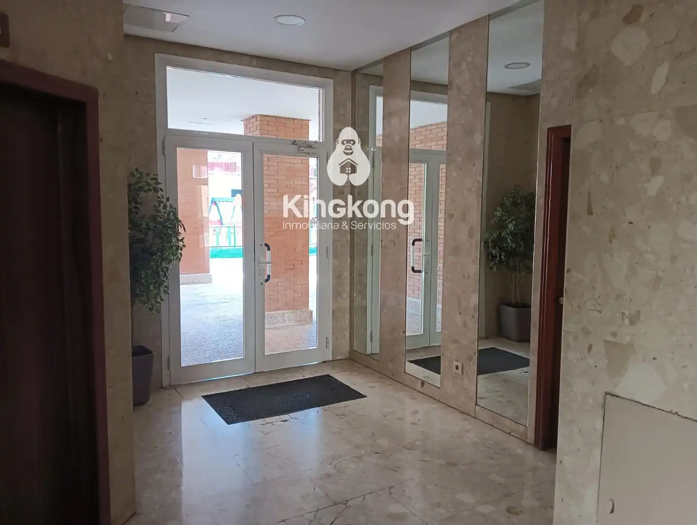 Flat for sale in Madrid  with Air Conditioner, Heating and Swimming Pool