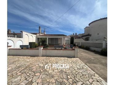 Villa in vendita a peni