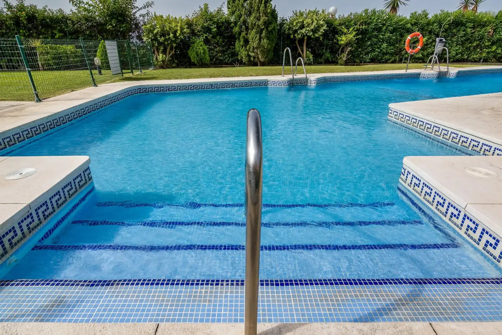 Swimming pool of Flat for sale in Marbella  with Air Conditioner, Heating and Private garden