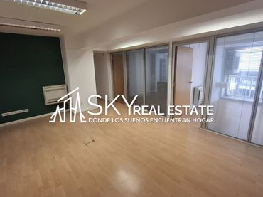 Office space with lift for sale in Carrer de Catalunya