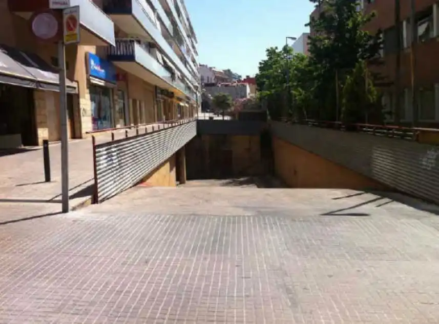 Parking for sale in PS de Les Lletres, imagen 2