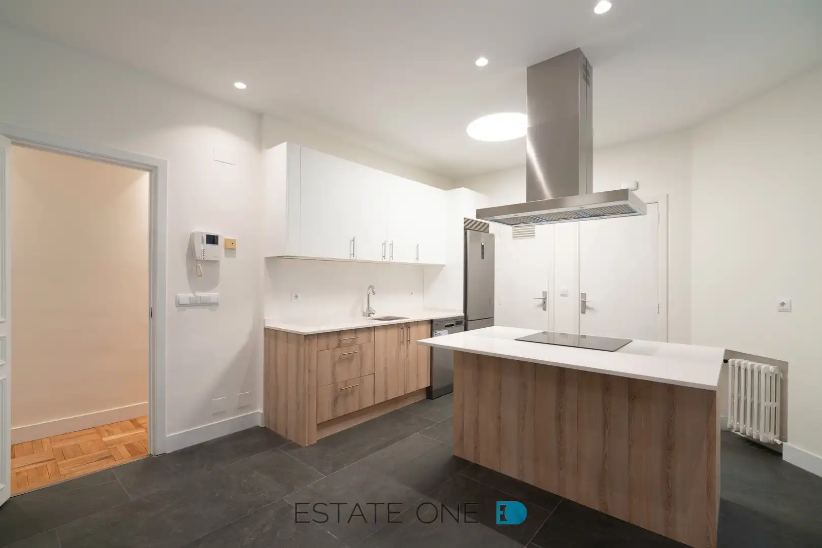 Kitchen of Flat for rent in Madrid  with Air Conditioner, Heating and Parquet flooring