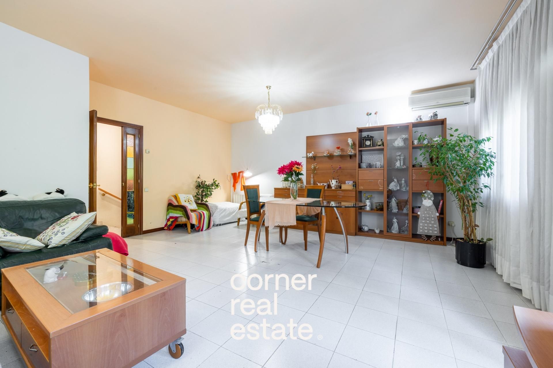 Exterior view of Single-family semi-detached for sale in Sant Cugat del Vallès  with Air Conditioner, Heating and Private garden