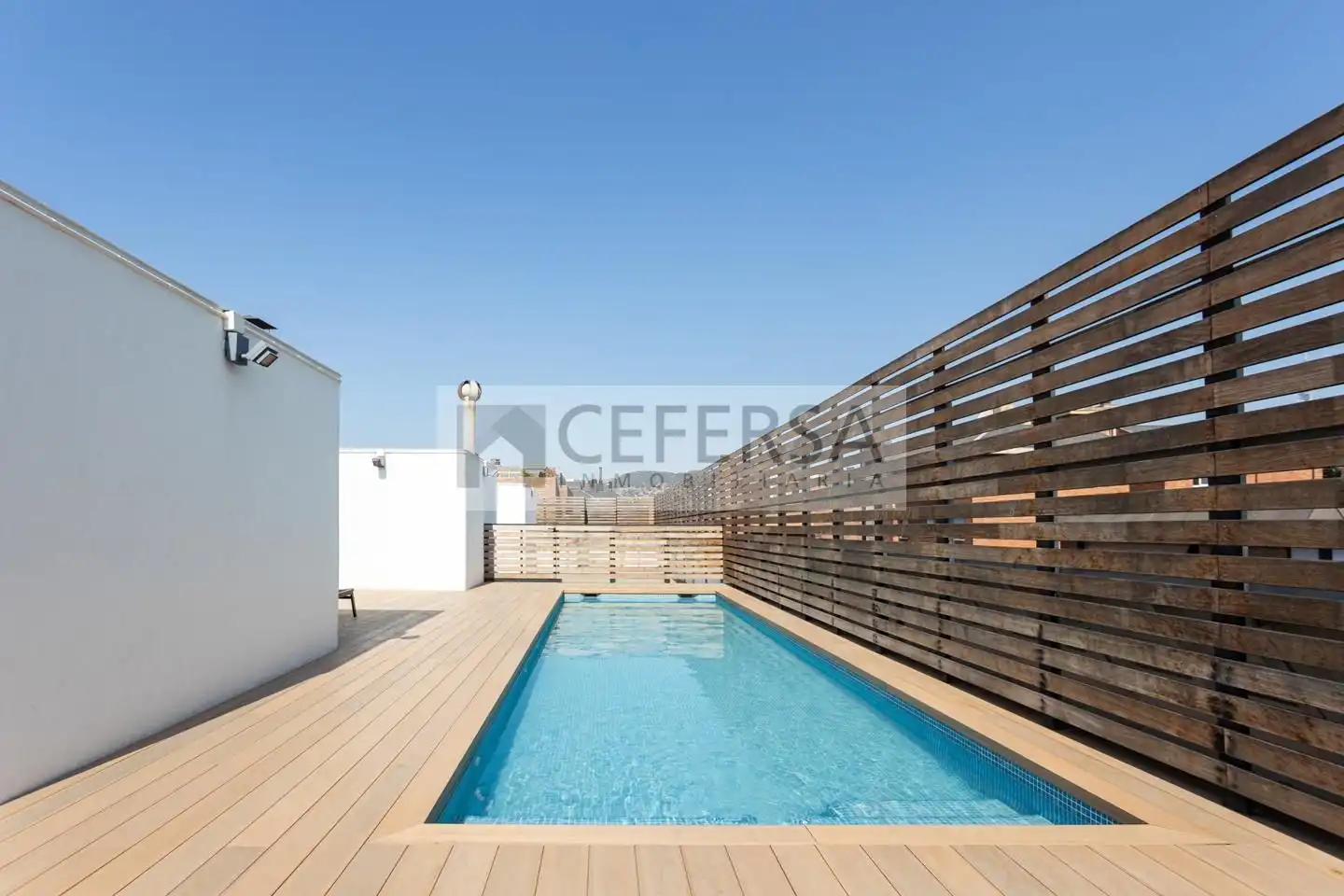 Swimming pool of Flat for sale in Barcelona  with Air Conditioner, Heating and Storage room