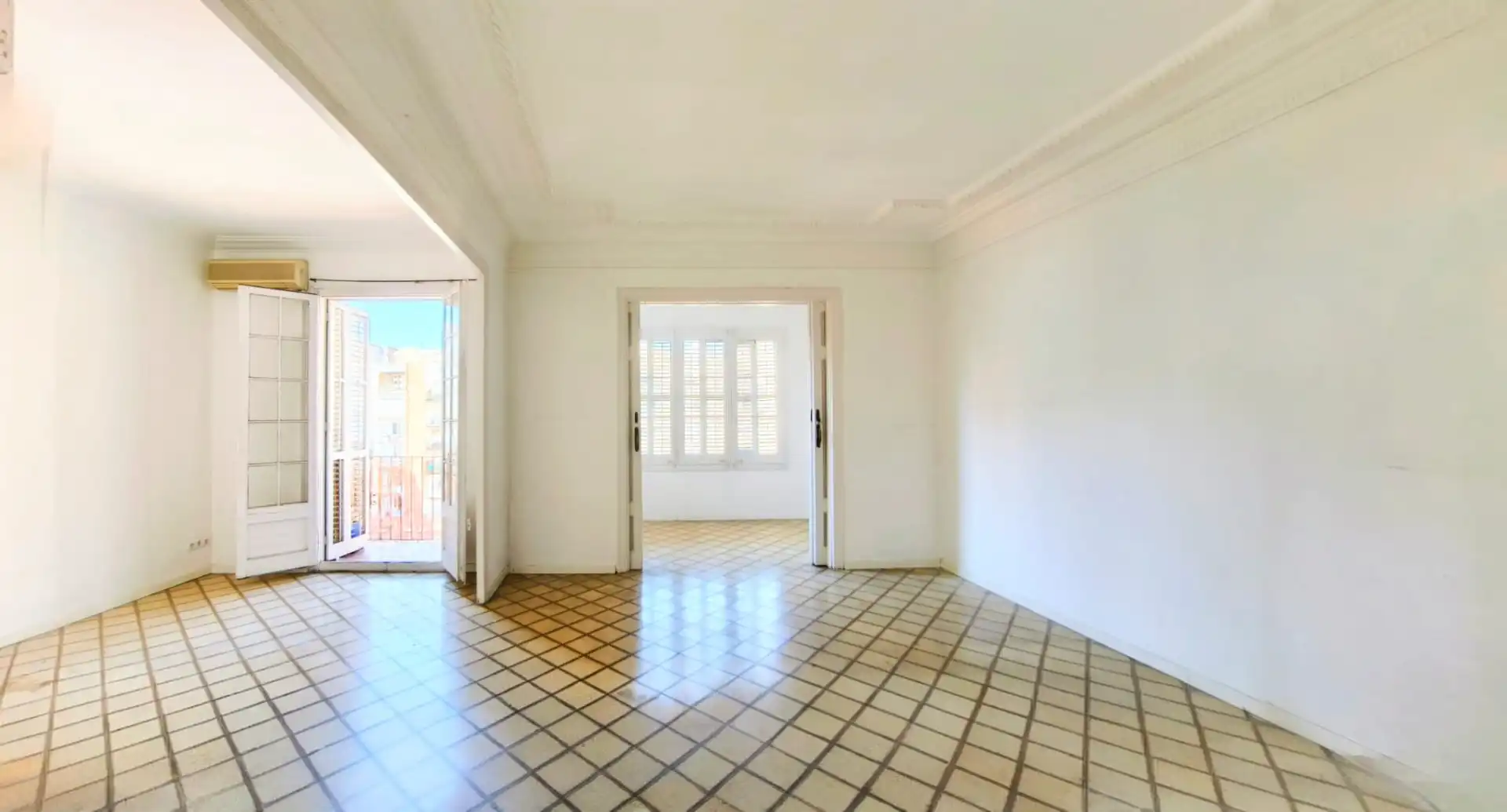 Comedor de Piso de alquiler en Barcelona con Aire acondicionado, Horno y Balcón