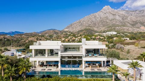 ESPECTACULAR VILLA CONTEMPORÁNEA EN LOMAS DEL VIRREY