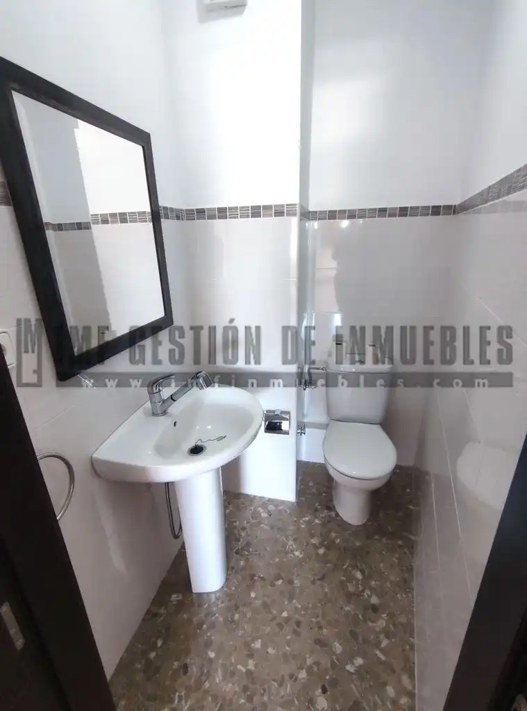 Baño de Oficina de alquiler en Vélez-Málaga