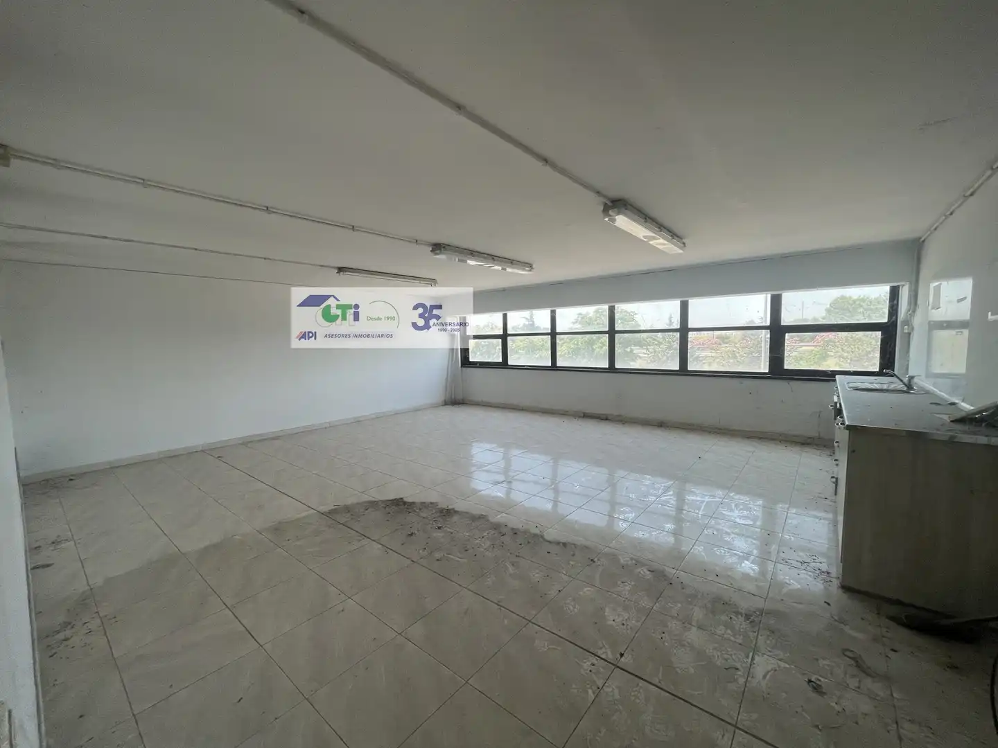 Nave industrial de alquiler en Alfajarín