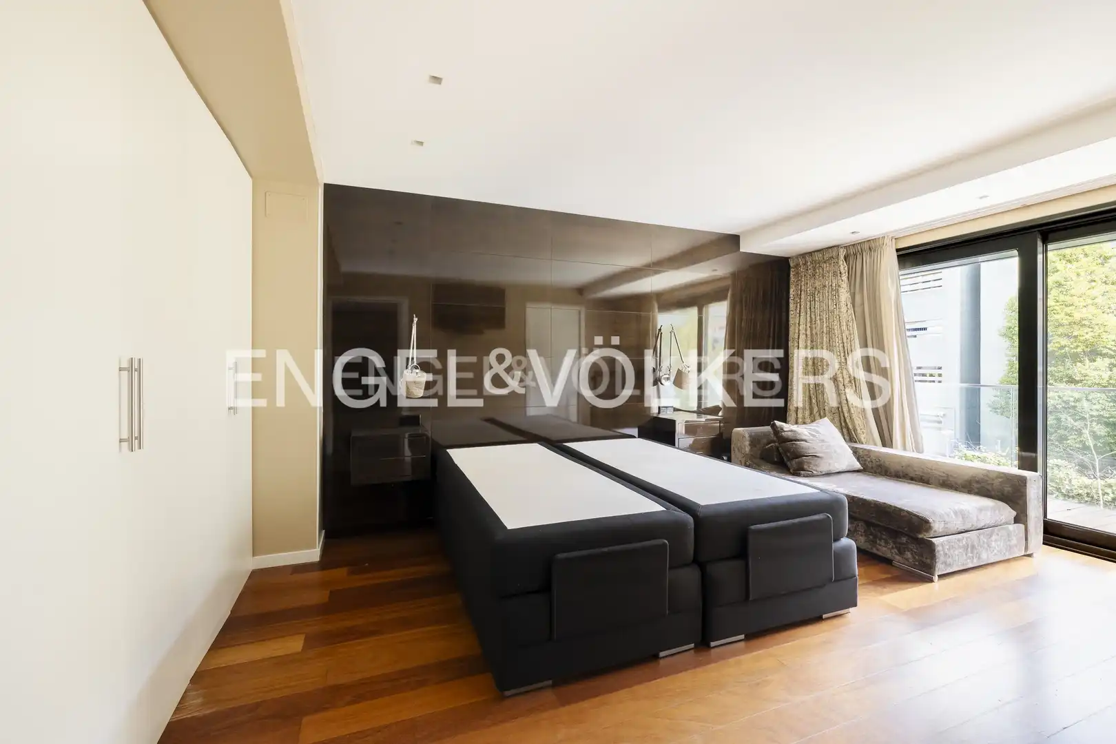 Living room of Houses for sale in Madrid  with Air Conditioner, Heating and Terrace