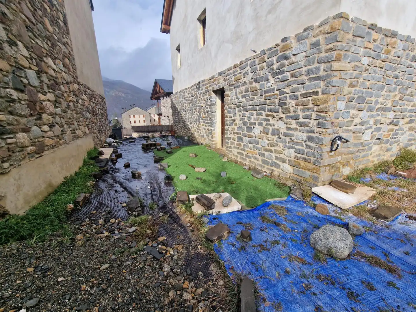 Exterior view of Houses for sale in Sesué, Huesca