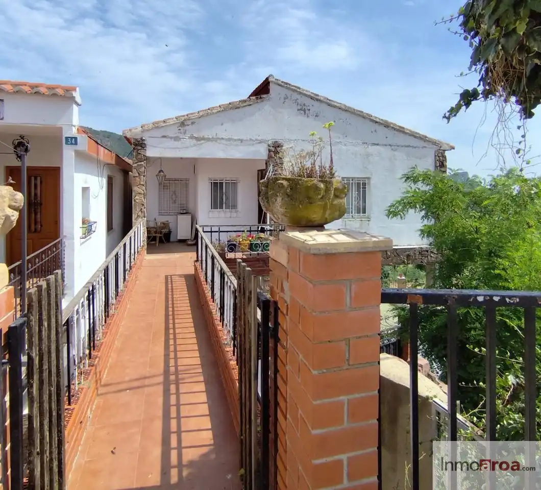 Vista exterior de Casa o chalet en venta en Gátova con Jardín privado, Terraza y Piscina