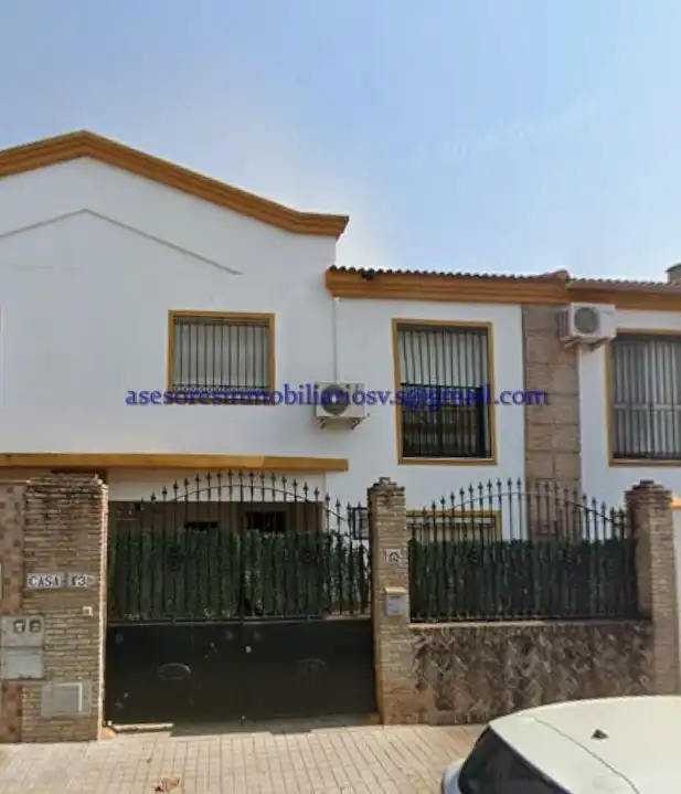 Vista exterior de Casa adosada en venta en Sevilla