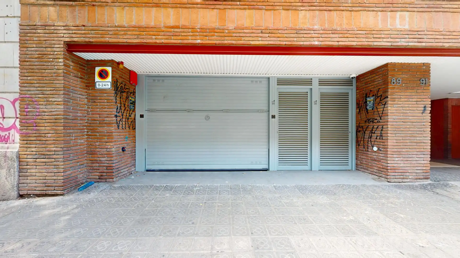 Aparcament de Traster de lloguer en Barcelona amb Alarma