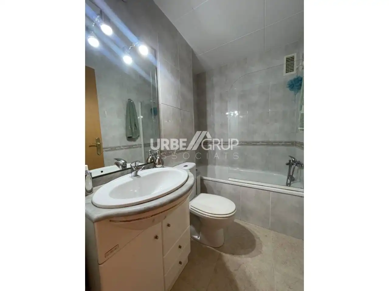 Bathroom of Flat for sale in Sant Andreu de la Barca  with Heating, Terrace and Storage room