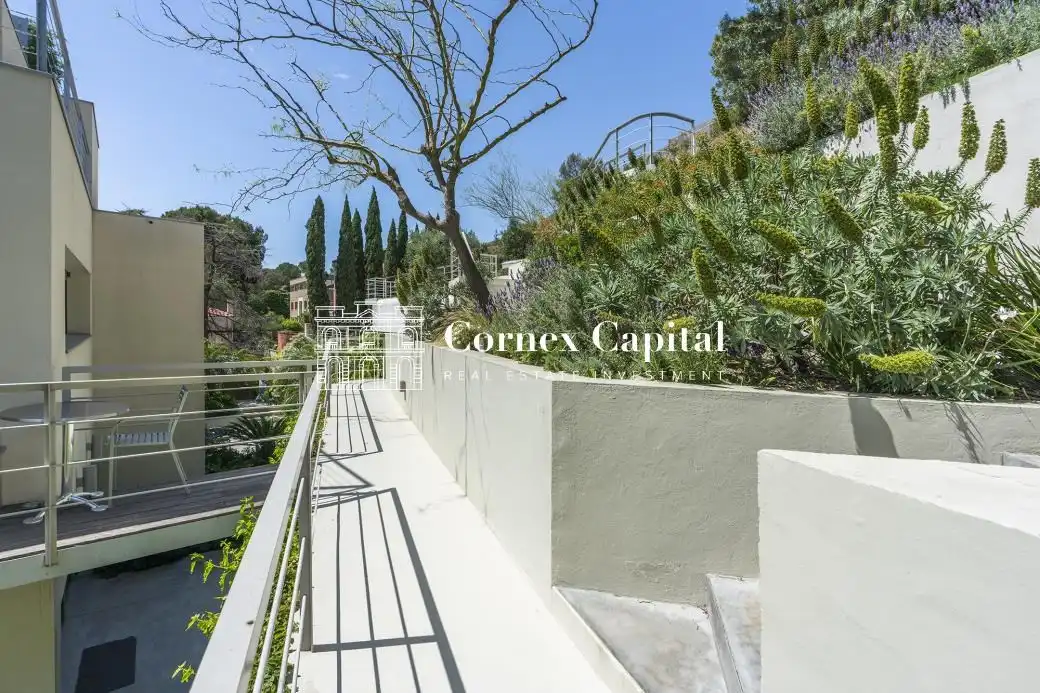 Terrassa de Casa o xalet en venda en Barcelona amb Aire condicionat, Calefacció i Jardí privat