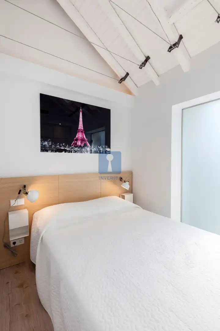 Bedroom of Attic for rent in Madrid  with Air Conditioner, Heating and Parquet flooring
