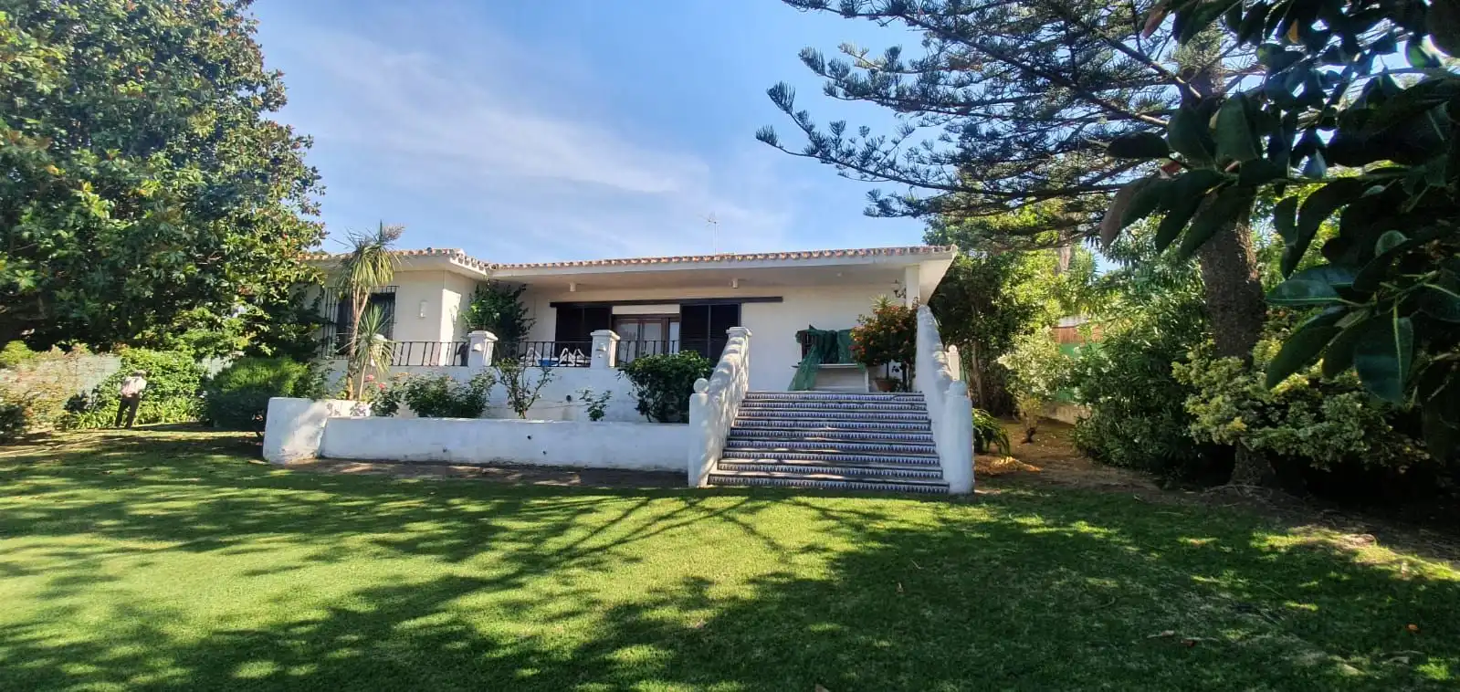 Vista exterior de Casa o chalet en venta en Algeciras con Aire acondicionado, Jardín privado y Terraza