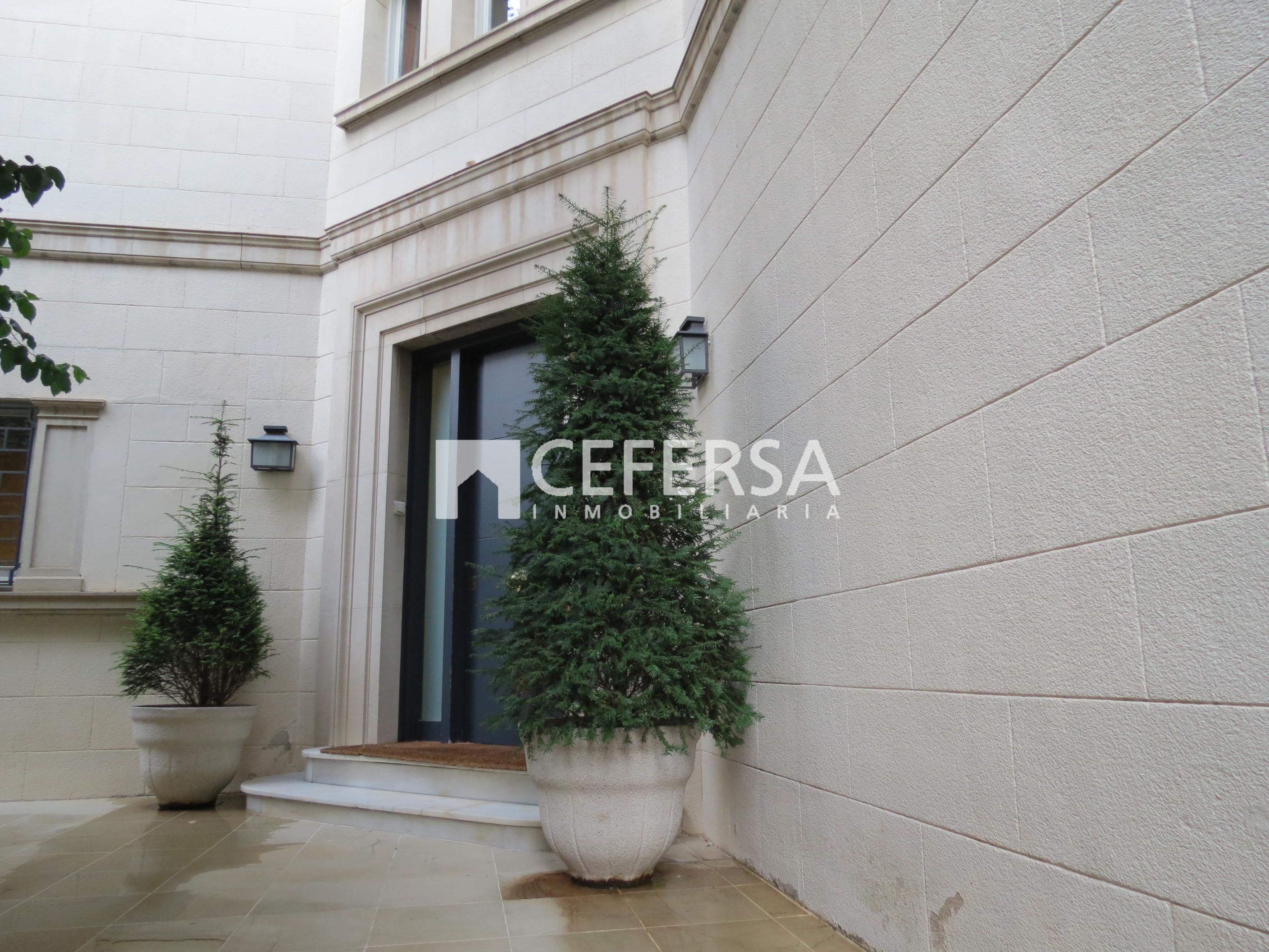 Exterior view of House or chalet for sale in  Barcelona Capital  with Air Conditioner, Heating and Parquet flooring