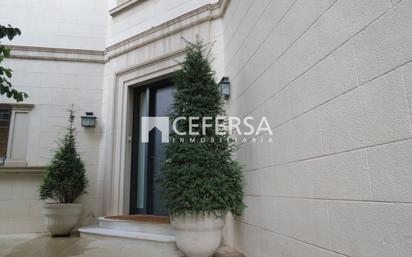 Exterior view of House or chalet for sale in  Barcelona Capital  with Air Conditioner, Heating and Parquet flooring